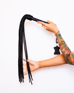 Черная многохвостая плеть Scandal из натуральной кожи - 75 см. (Цвет: черный)