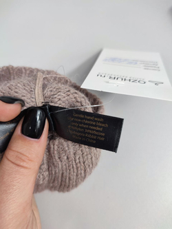 Шапка и варежки стильные