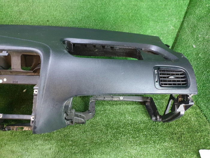 Торпедо VW Polo Sedan (2010-2020)