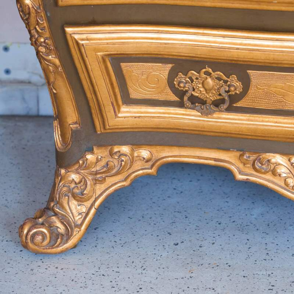 Секретер в дворцовом стиле