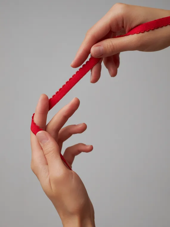 100 641/10 ОПТ Резинка отделочная Lauma Fabrics, 10 мм, красный 100