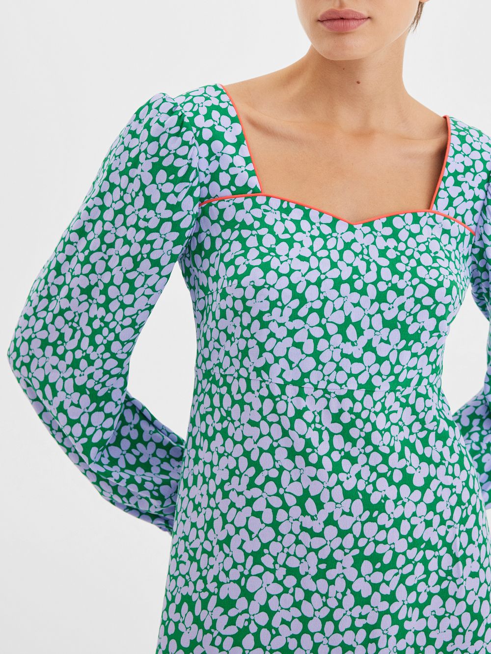 Платье мини с фигурным лифом "Фиалки"