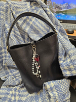 Обвес на сумку, брелок для ключей, подвеска авторская ручная работа с натуральными камнями "Снежная любовь"