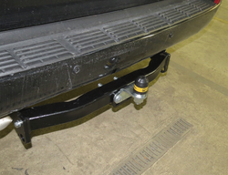 Фаркоп Motodor для Toyota Land Cruiser 200 (комплектации Excalibur и Executive) 2007- 2021 (хром. Шар)(паспорт и сертификат в комплекте)(без электрики) 92502-FE