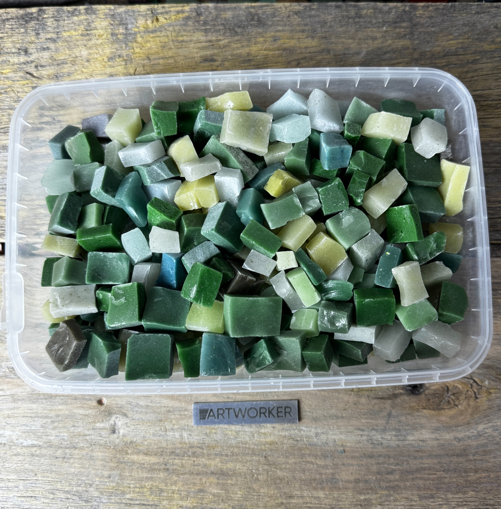 Смальта колотая разноформатная зеленых оттенков, 1.3 кг
