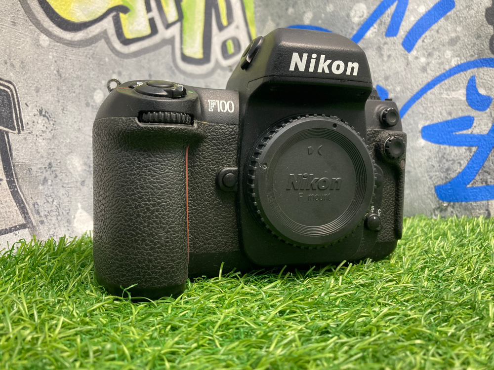 Nikon F100