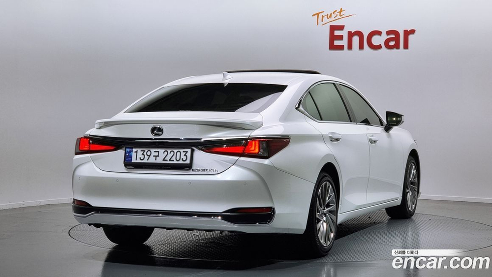 Lexus ES300h 7 Generation Luxury Plus (02.2023)
