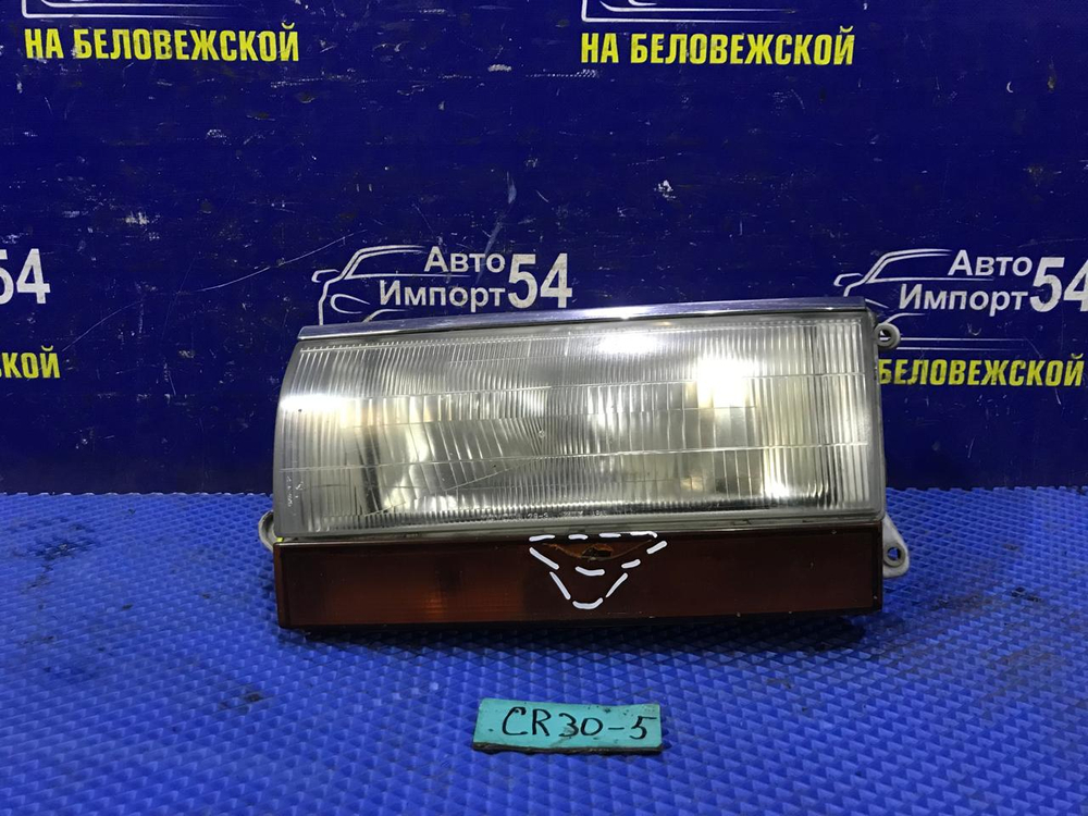 Фара передняя левая TOYOTA TOWNACE 1990