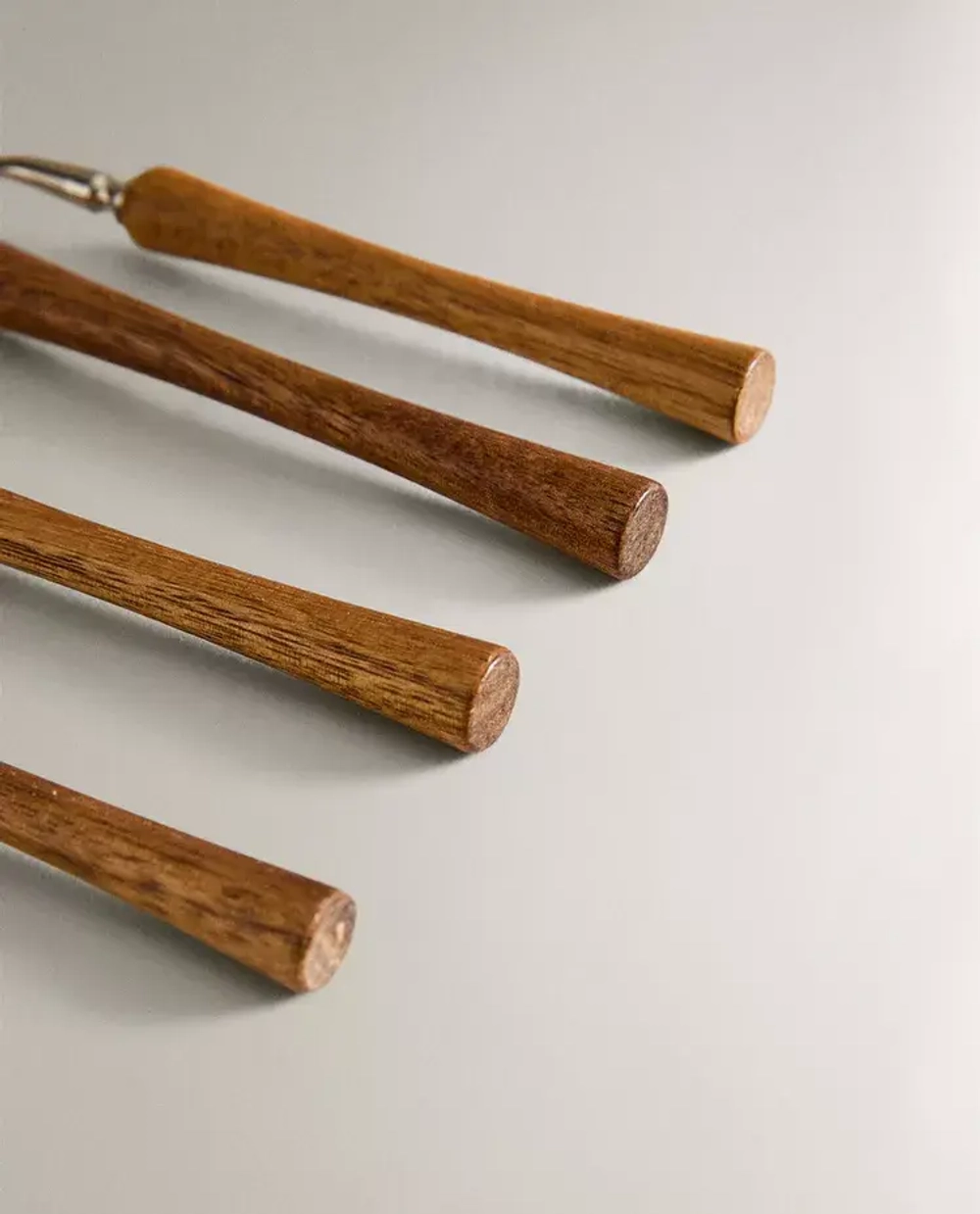 ZARA HOME НАБОР ДЕРЕВЯННЫХ СТОЛОВЫХ ПРИБОРОВ ИЗ 4 ПРЕДМЕТОВ, СВЕТЛО-БЕЖЕВЫЙ