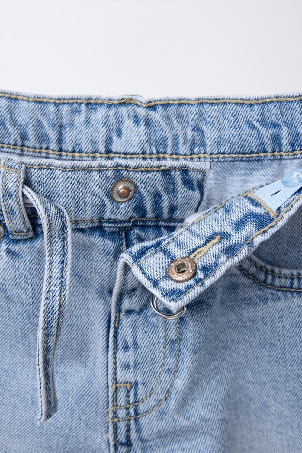 ZARA ДЖИНСОВЫЕ ШОРТЫ С РЕМНЕМ, ВЫЦВЕТШИЙ СИНИЙ