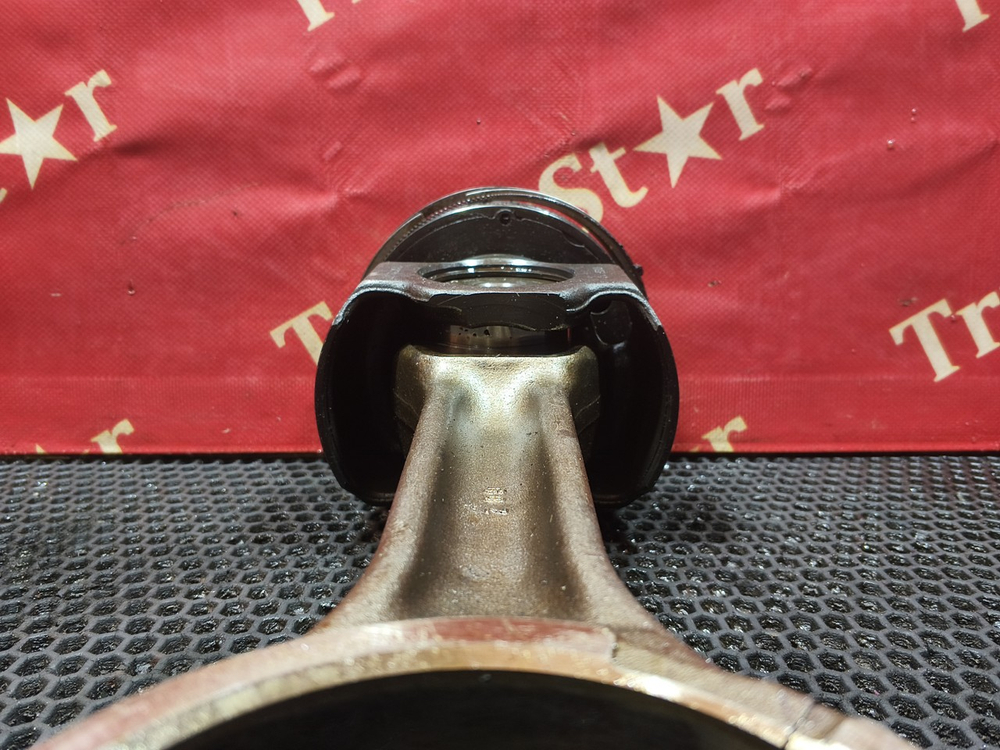 Поршень с шатуном