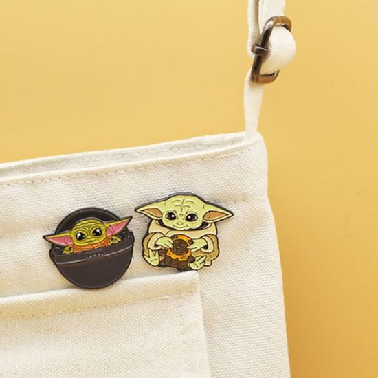 Значок металлический "Малыш Йода в люльке" 3,1*3,5 см