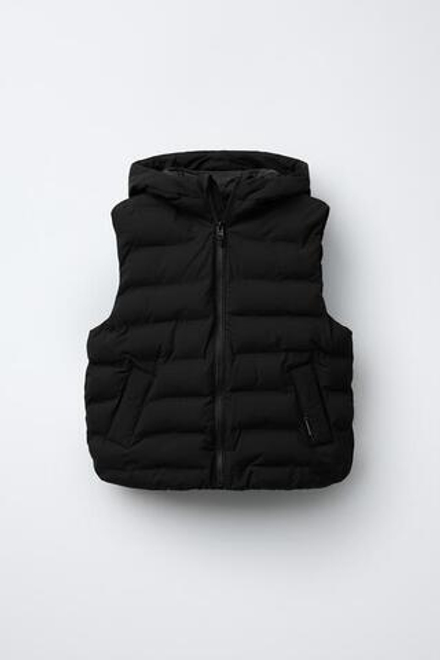ZARA СТЕГАНЫЙ ЖИЛЕТ С КАПЮШОНОМ, ЧЕРНЫЙ