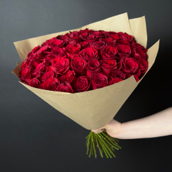 большой букет эквадорских роз купить онлайн в Москве с бесплатной доставкой