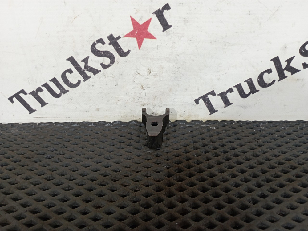 Кронштейн форсунки топливной