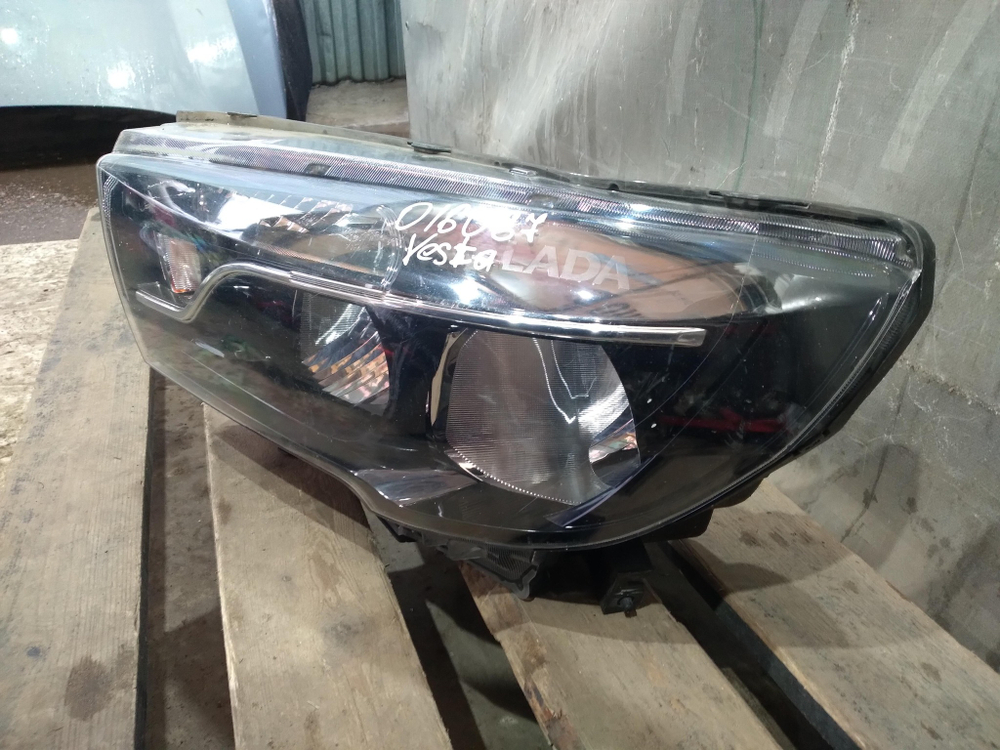 Фара левая LADA Vesta 15-22 Б/У Оригинал 8450006953
