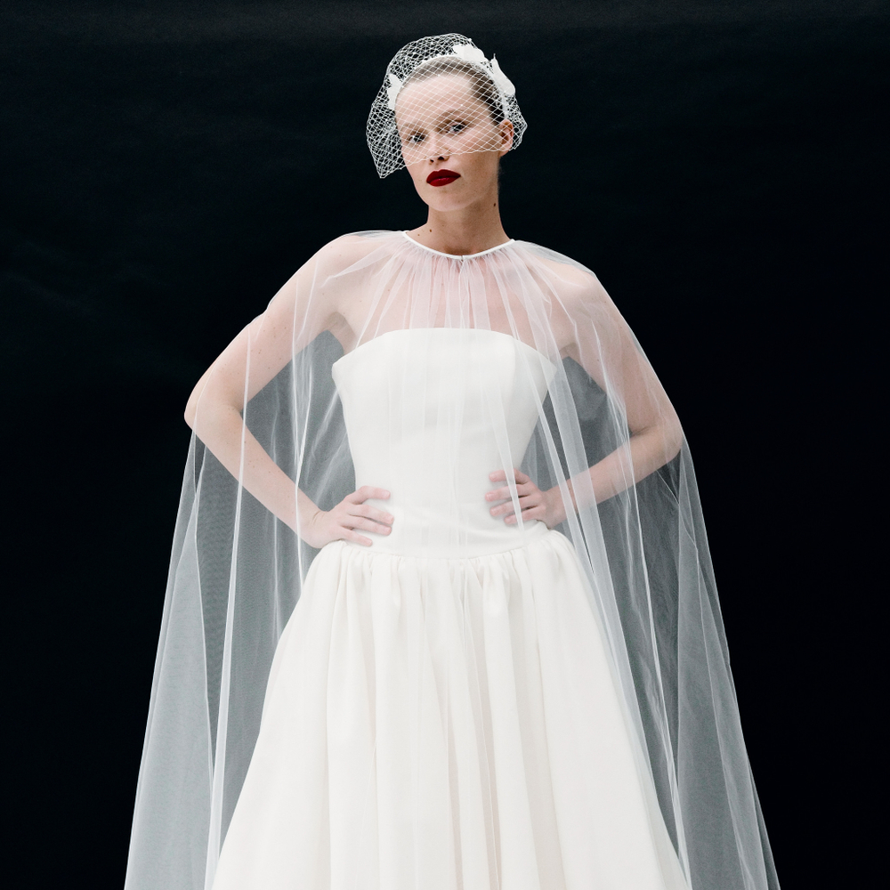 Кейп белый полупрозрачный