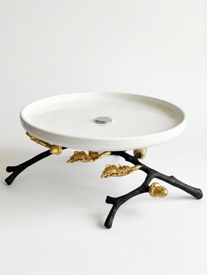 Блюдо 25 см. из керамики на металлической ножке с декором "Желуди"