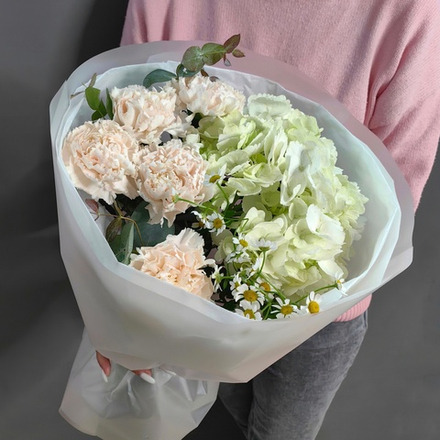 Букет с гортензией