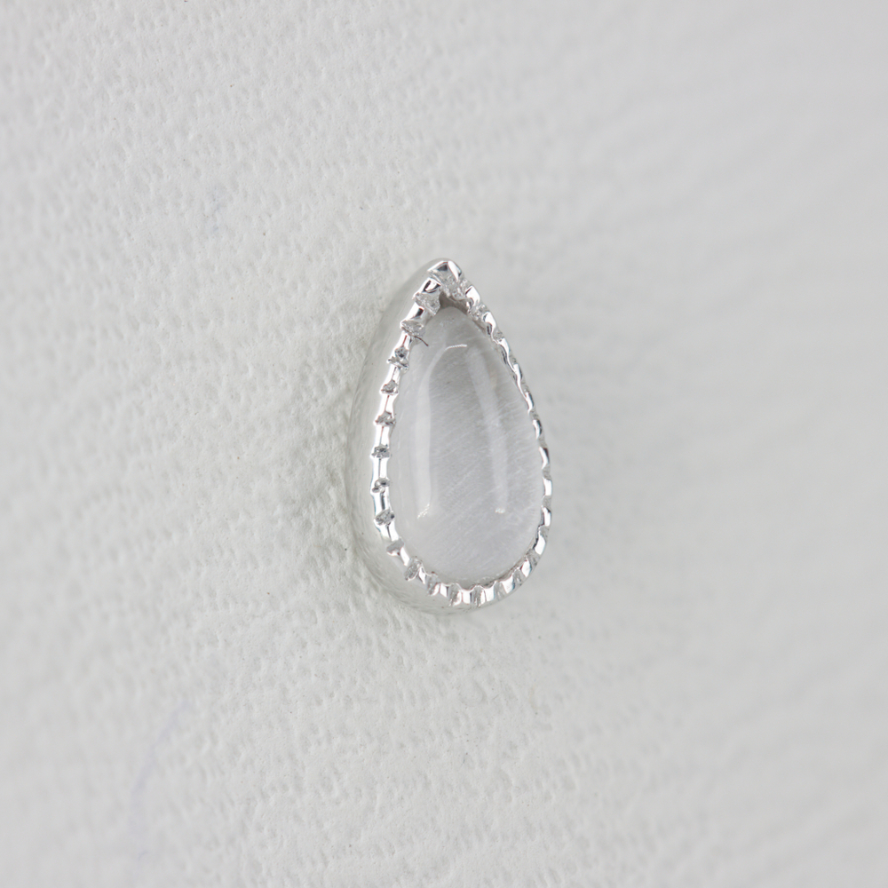 Grisant teardrop tops with natural stone