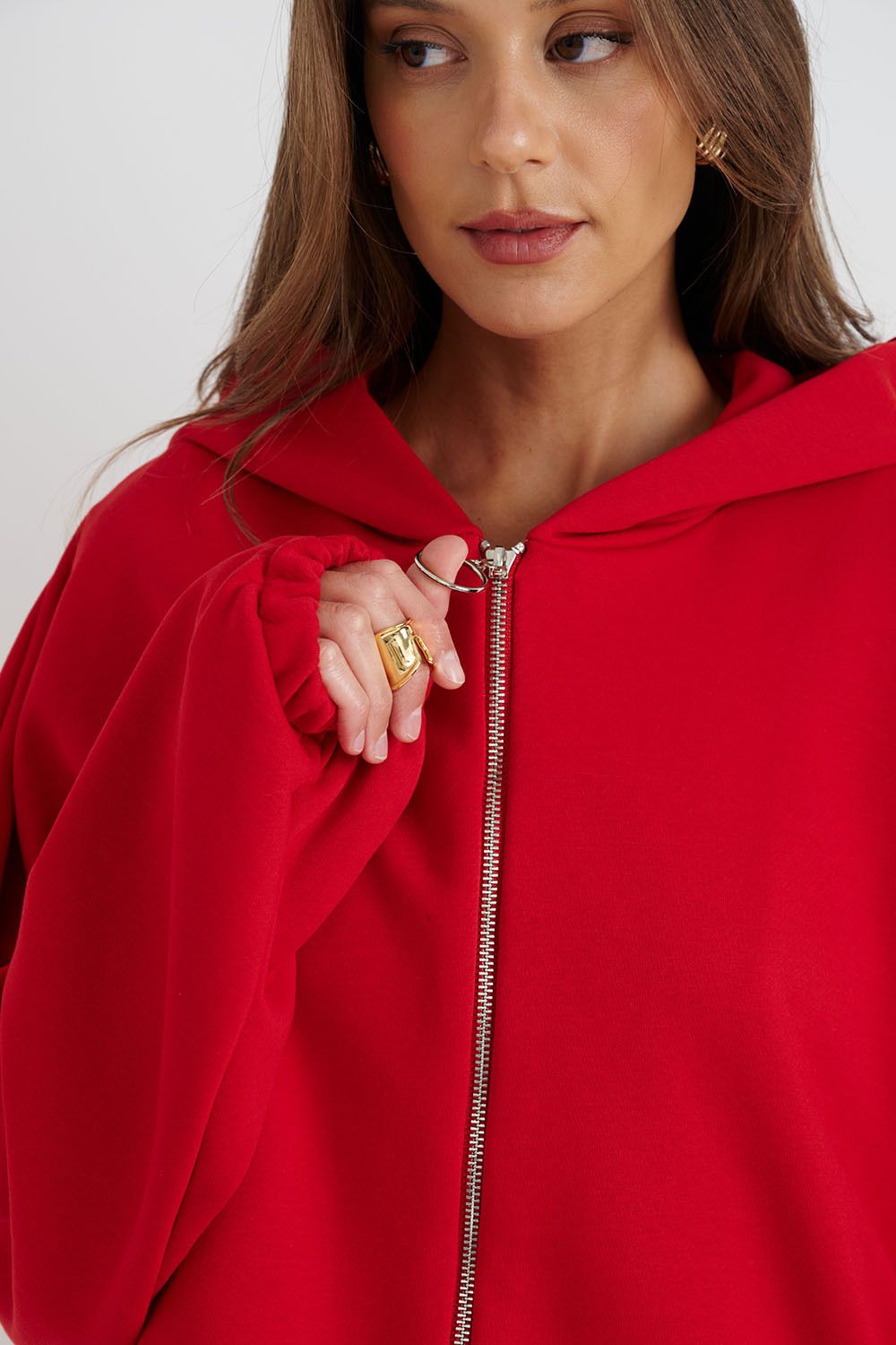 Укороченное худи на молнии красного цвета