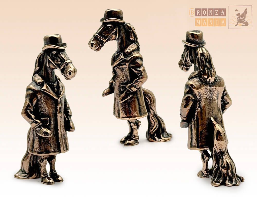 фигурка Конь в пальто в котелке