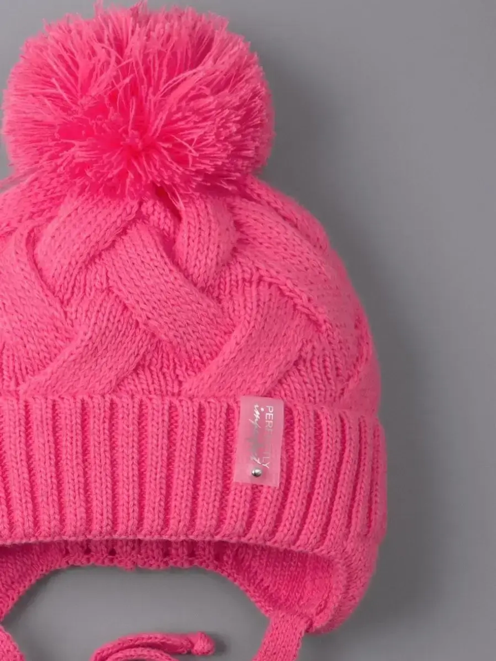 Шапка для девочки на завязках на осень