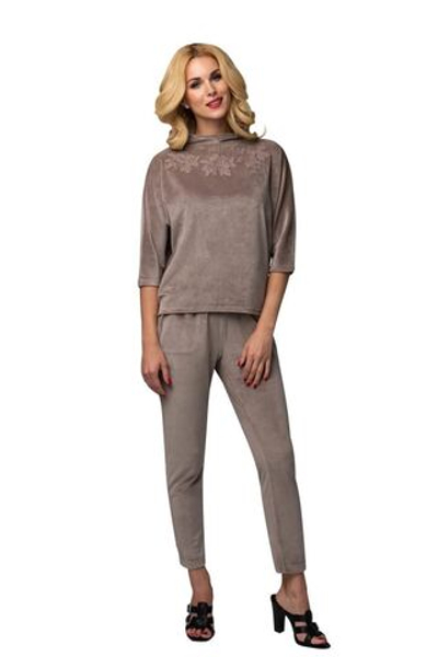 Костюм с декором на груди и замочком на спинке (Размер: XXL) (Цвет: бежевый)