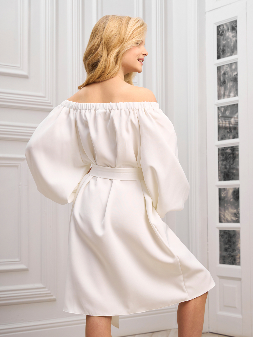 Платье нарядное для девочки молочное