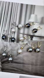 Серьги круглый темный бензиновый жемчуг Майорка на английском замке, оттенок серебро