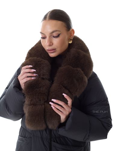 Черный удлиненный пуховик с поясом и меховым воротником