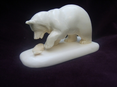 Медведь и рыба