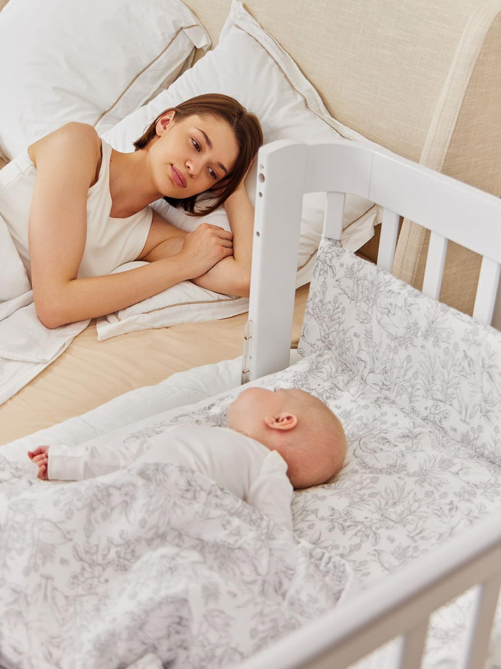 Детская кроватка-трансформер Happy baby Mommy Love в комплекте с расширением 160х70 white