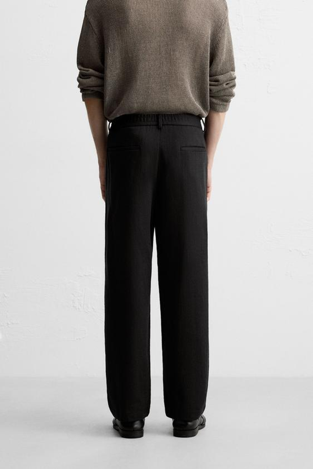 ZARA БРЮКИ REGULAR FIT ИЗ ТКАНИ С ТЕКСТУРОЙ, ЧЕРНЫЙ