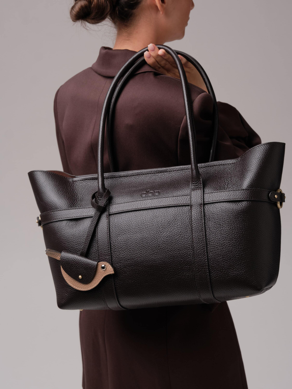 Женская кожаная сумка DBR 31229 темно-коричневый