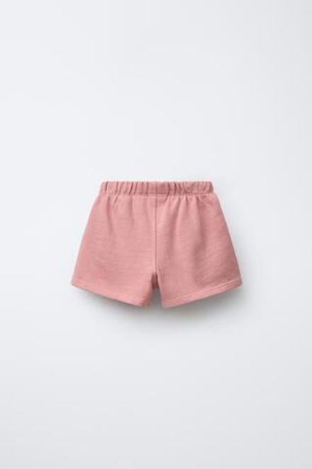 ZARA ШОРТЫ ИЗ МЯГКОЙ ТКАНИ С ВОЛНИСТЫМИ ДЕТАЛЯМИ, ТЕМНО-РОЗОВЫЙ