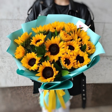 Букет из 15 подсолнухов