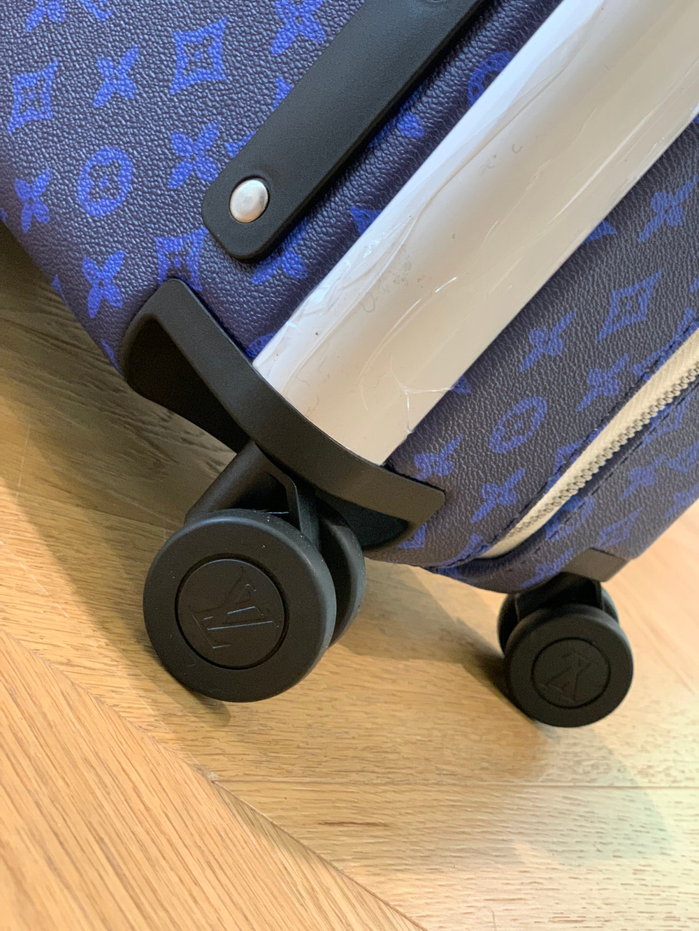 Louis Vuitton Horizon 55 Suitcase