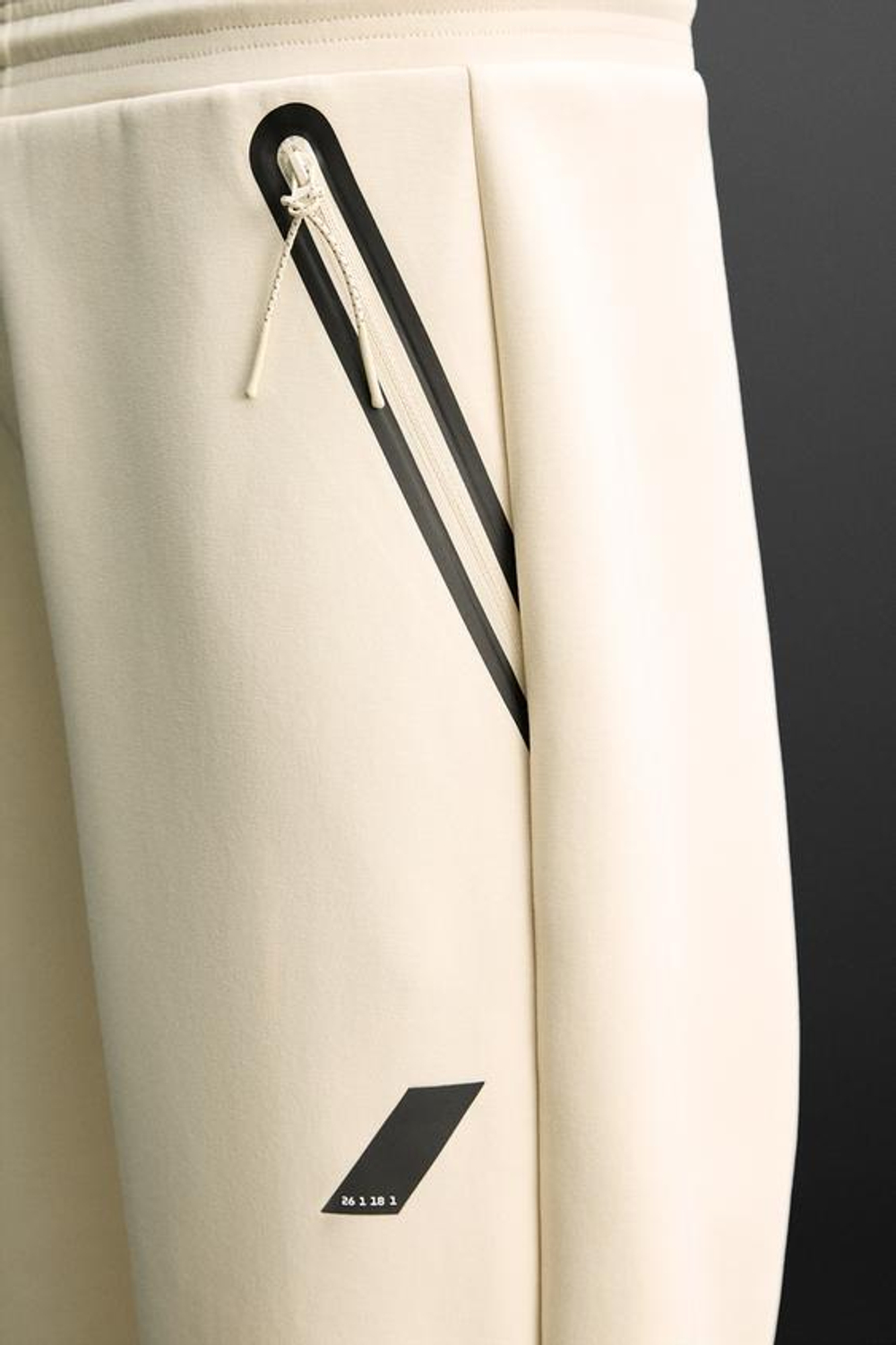 ZARA ДЖОГГЕРЫ ИЗ ВЫСОКОТЕХНОЛОГИЧНОЙ ТКАНИ С МОЛНИЯМИ, ЭКРЮ