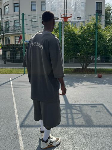 Графитовая оверсайз футболка с логотипом