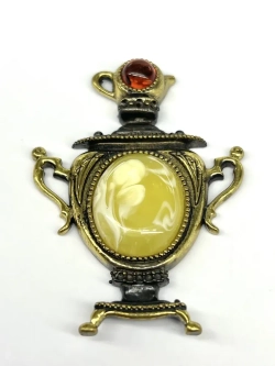 Бронзовая статуэтка на янтаре магнит