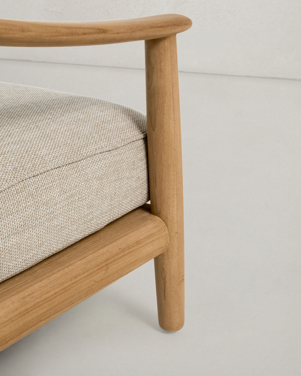 Уличное кресло Elunda из тикового дерева и бежевой веревки