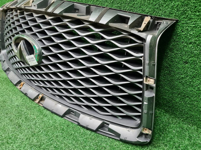 Решетка радиатора Infiniti QX80 (2017-2020)