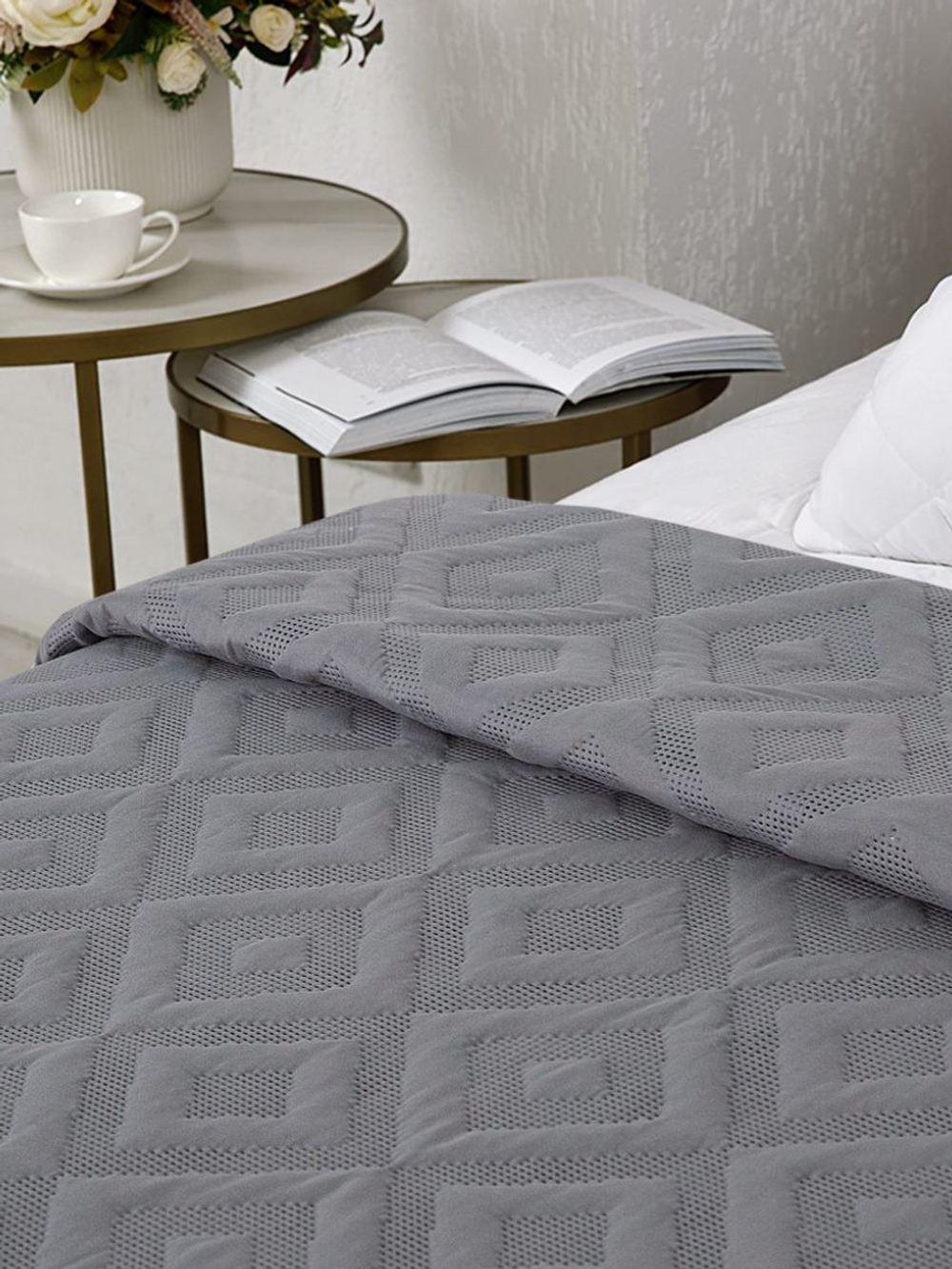 Покрывало на кровать, стеганое, поплин с размерами 215х220