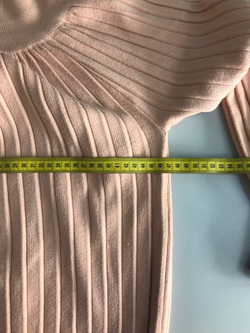 Джемпер нежного цвета, визуально на 46 размер