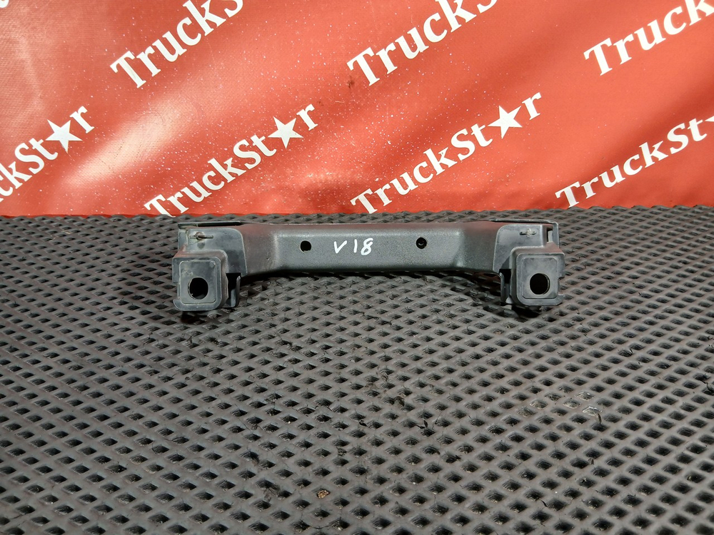 Ручка решетки радиатора правая