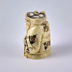 Нэцкэ Дзюродзин с посохом и табличкой "Счастье"