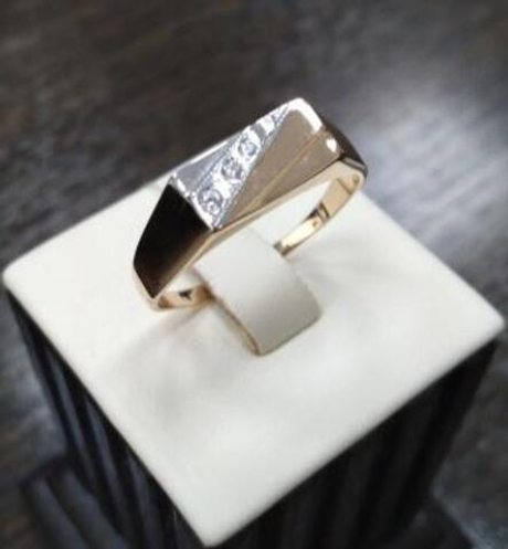 Кольцо из золота с фианитами