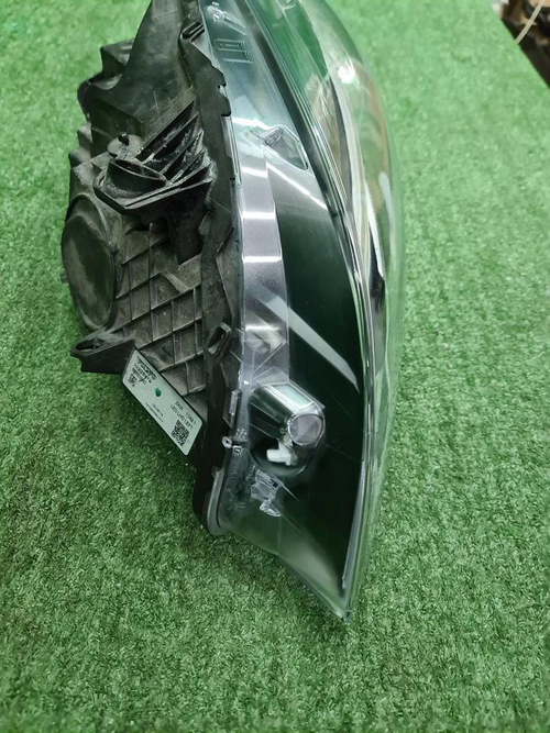 Битая Фара левая Volvo V40 2 (2016-2019) LED