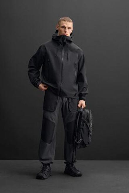 ZARA НЕПРОМОКАЕМАЯ КУРТКА ИЗ ВЫСОКОТЕХНОЛОГИЧНОЙ ТКАНИ, ЧЕРНЫЙ